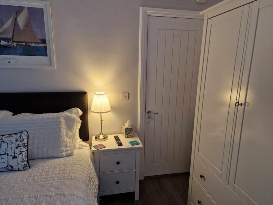 Room On Heath Park Кардифф Экстерьер фото